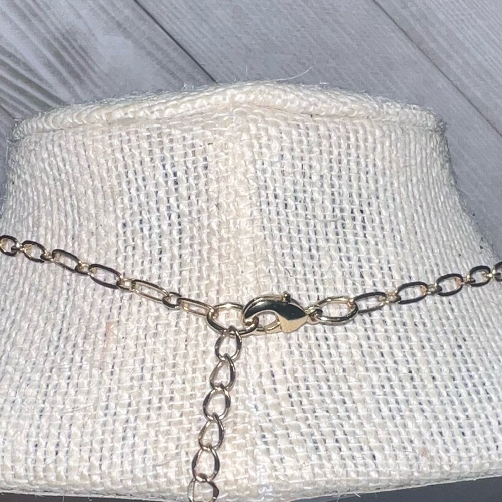 Gold small circle plate necklace - Picture 3 of 3